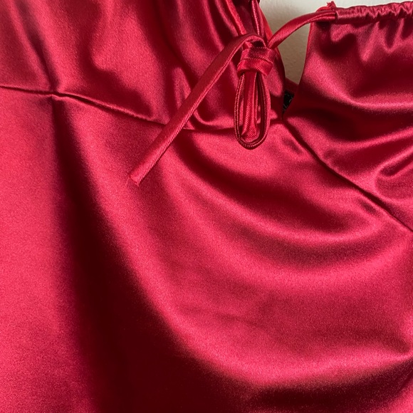 Deep red satin dress - Picture 2 of 6
